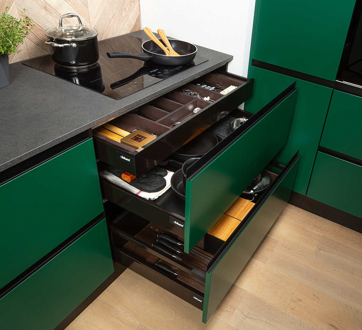 Custom Lacquered Kitchens L4 – €1200 per linear metre