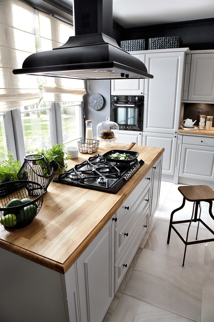 Custom Capital & Royal Kitchens – €1450 per linear metre